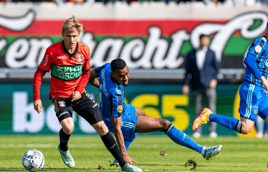 包含荷甲国际比赛日再迎强敌；毕尔巴鄂竞技再遭质疑；主帅态度——气氛紧张；临场指挥获称赞的词条九游娱乐