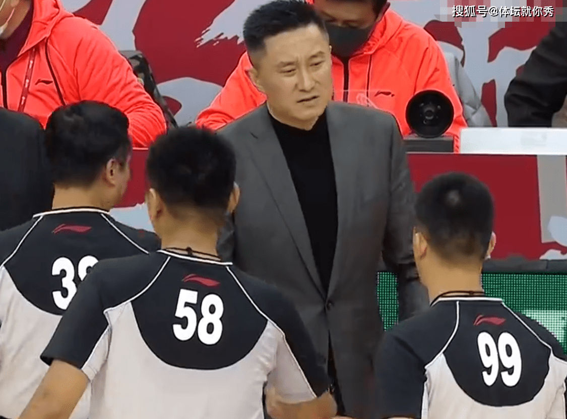 包含荷甲赛前走向成谜，广州队绝杀压哨，质疑声仍在，数据趋势出现新变化的词条